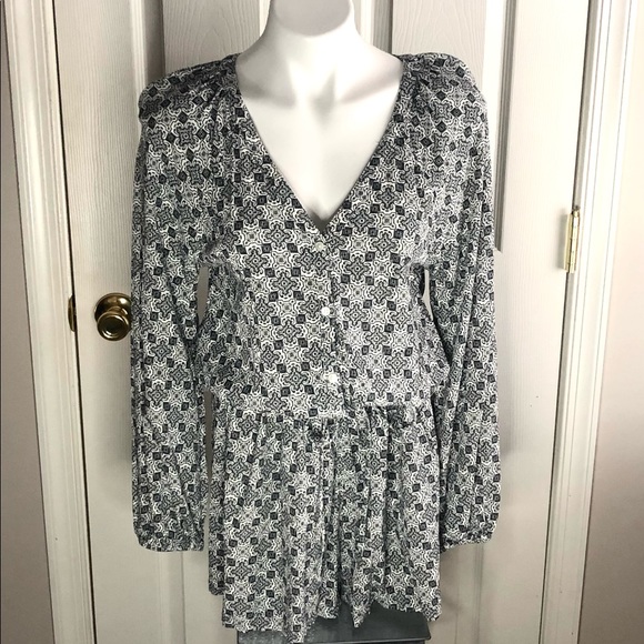 GAP Pants - GAP LONG SLEEVED BLACK & WHITE PRINT ROMPER SIZE SMALL